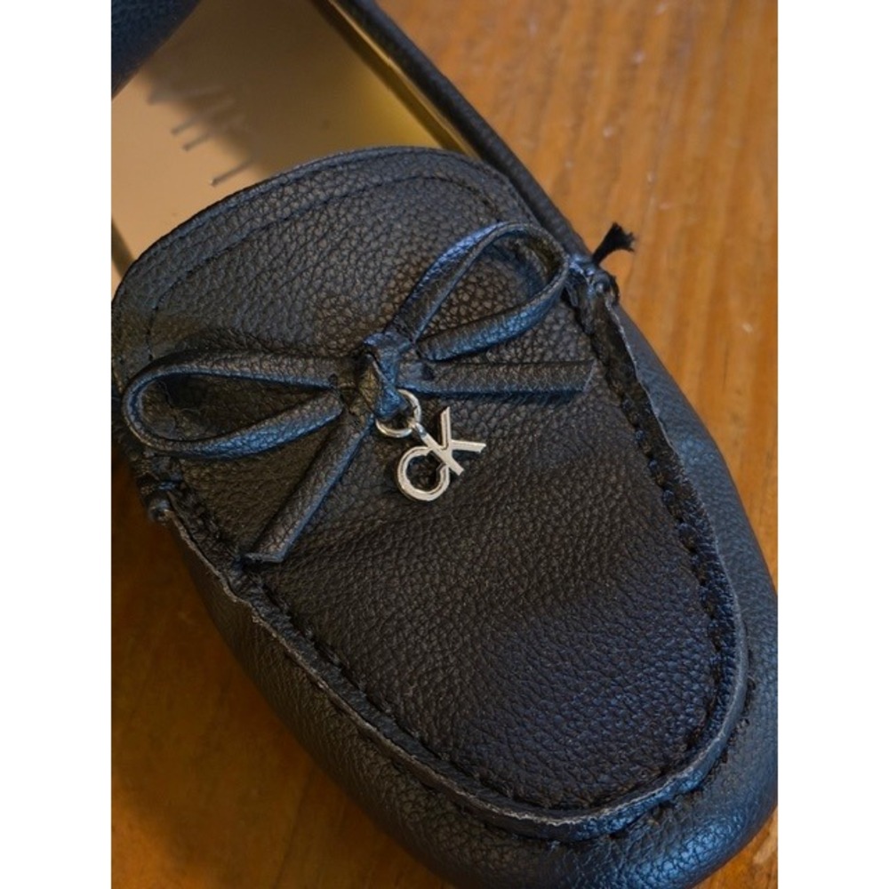Calvin Klein Womens KCLINCA Black Pebbled Bow Loafers‎ CK Logo Flats Size 6M - Picture 3 of 7